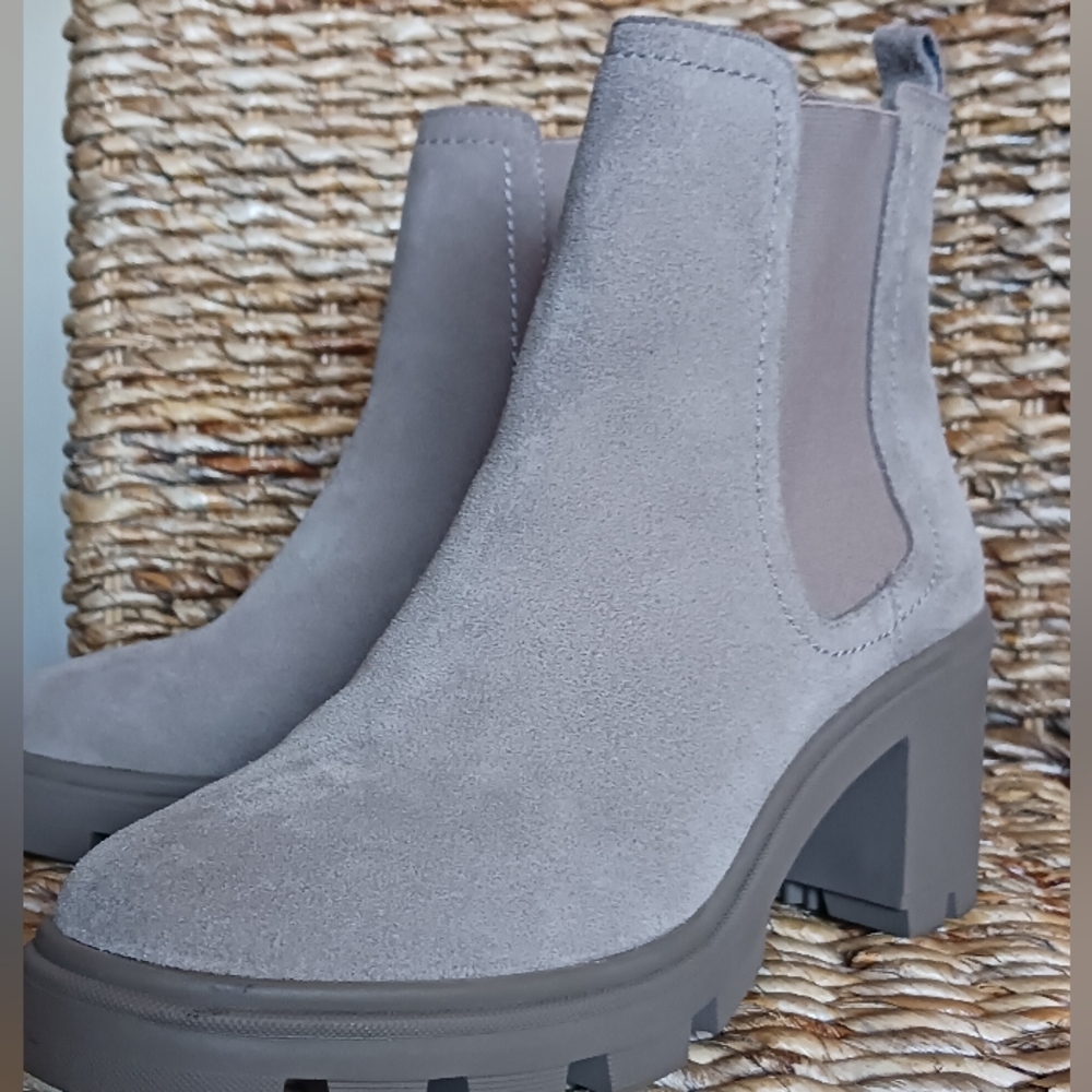 Boots Marion Sued Splendid Ankle large rubber sole Size 9M Ermine Melisa Taupe